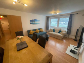 Spacious Apartment near Heathrow with Allocated Parking